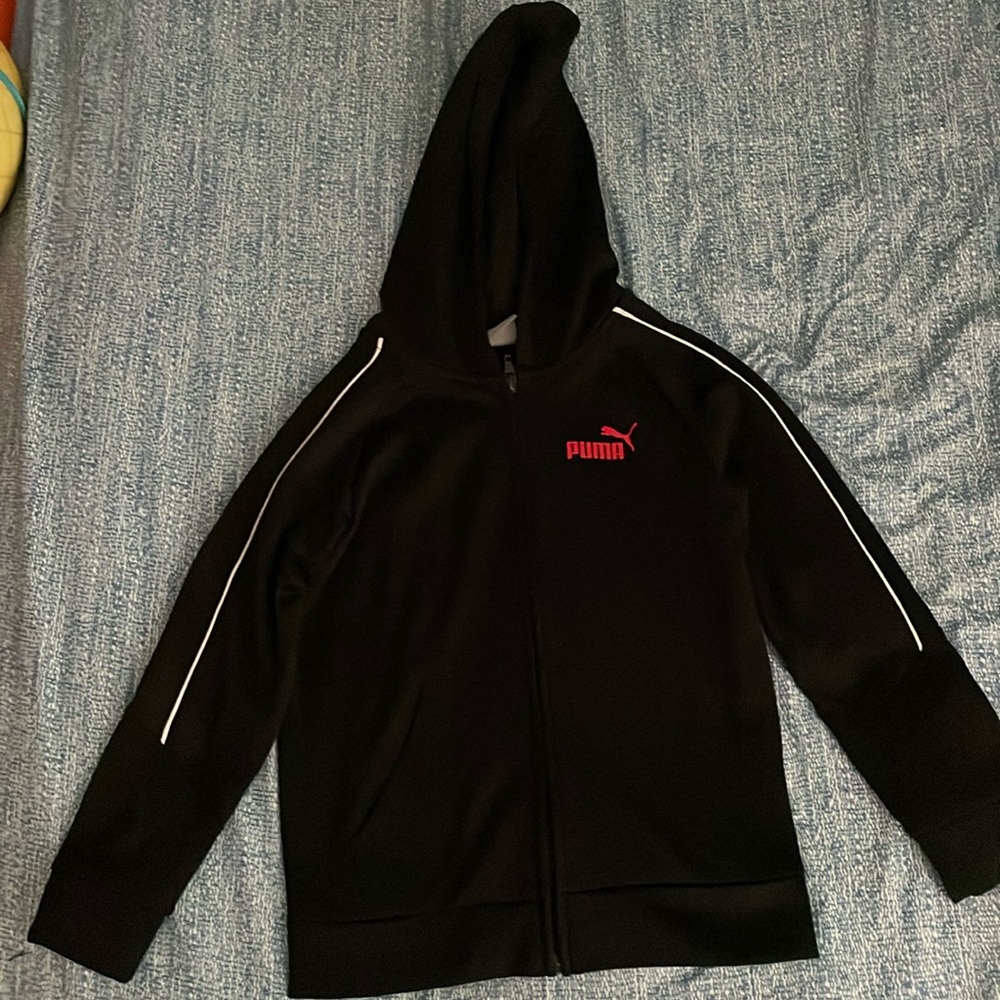 Jacket Puma, size 6, boys , great condition, black color